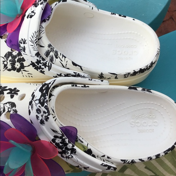 Platform Crocs - Picture 2 of 5